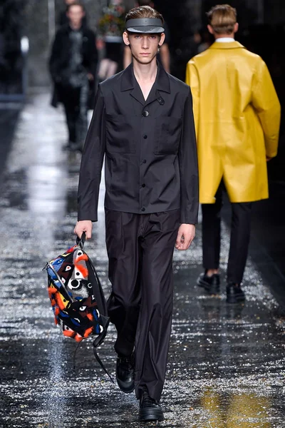 Look 25